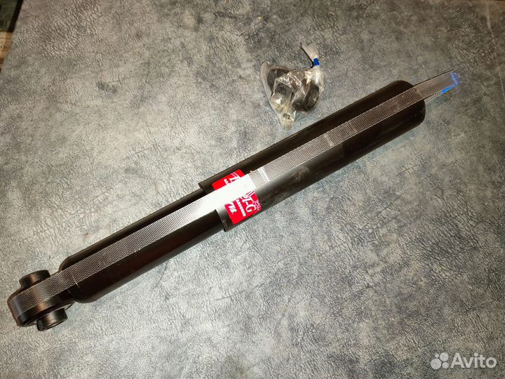 Амортизатор задний mitsubishi pajero/montero 2006