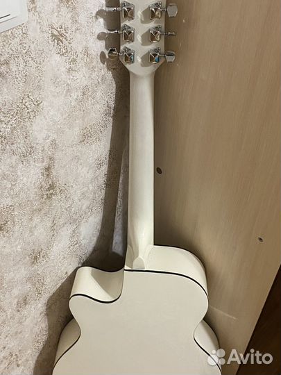 Акустическая гитара