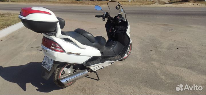 Максискутер Suzuki Skywave 400