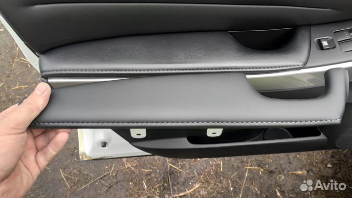 Накладка двери, накладка подлокотника Mazda CX-7