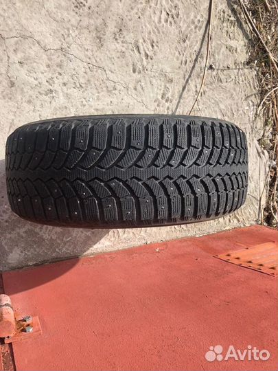 Bridgestone Blizzak Spike-01 225/55 R18