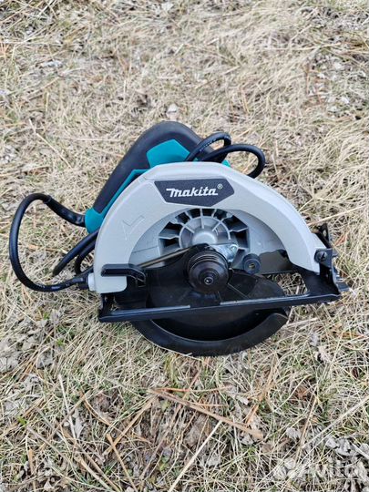 Циркулярная пила Makita 1050W 185мм