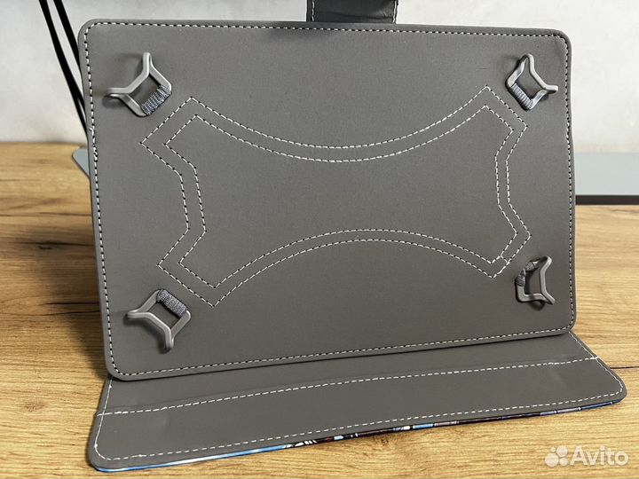 Универсальный чехол для планшета