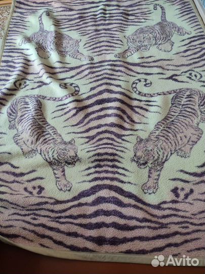 Одеяло и пледы бу