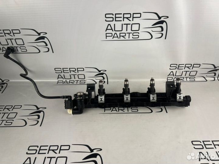 Топливная рампа с форсунками Ford Focus 3 CB8 1.6L