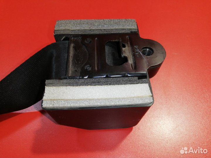 Ремень безопасности задний Volkswagen Polo 602