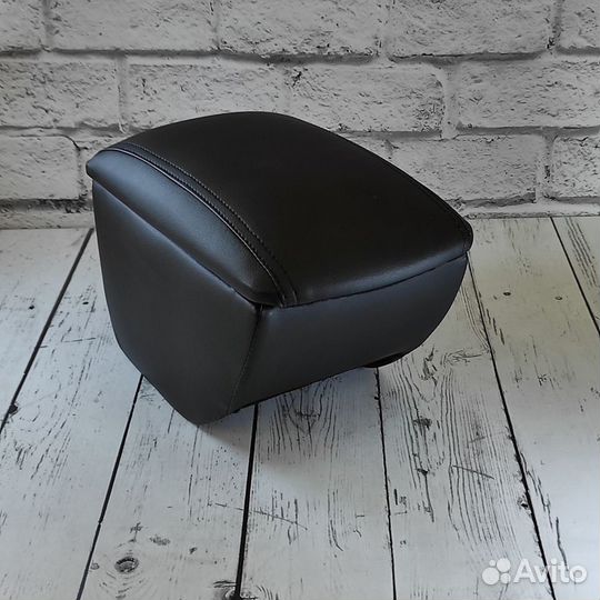 Подлокотник Peugeot 2008 (2014 - )