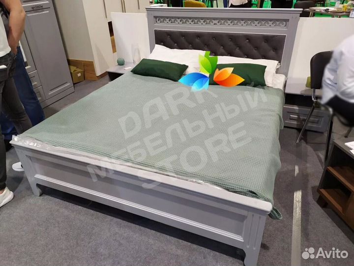 Кровать массив