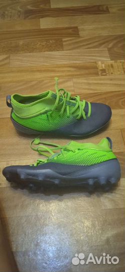 Футбольные бутсы