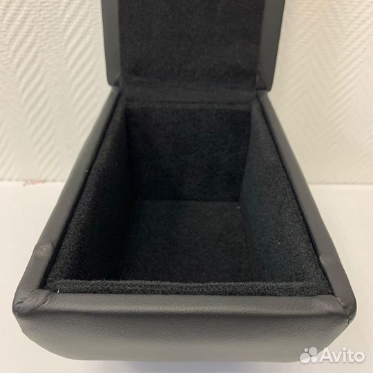 Штатный подлокотник KIA venga (2009)