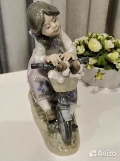 Lladro статуэтка Испания, девочка на велосипеде.
