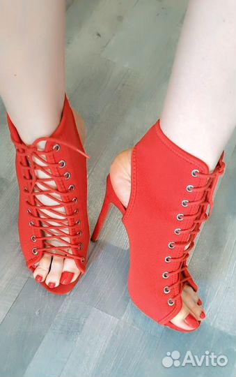 Босоножки новые