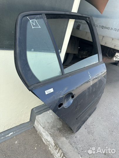 Volkswagen golf 5 дверь jetta