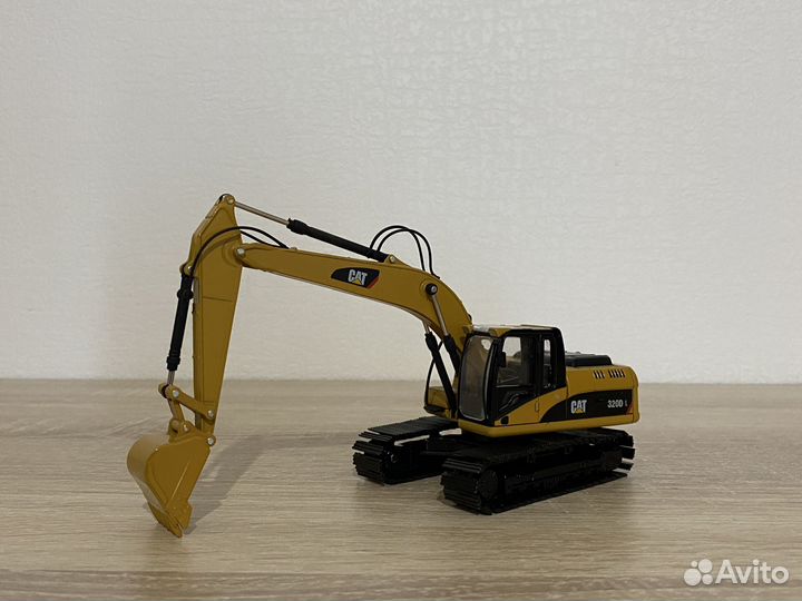 Масштабная модель экскаватора CAT 320D L 1:50
