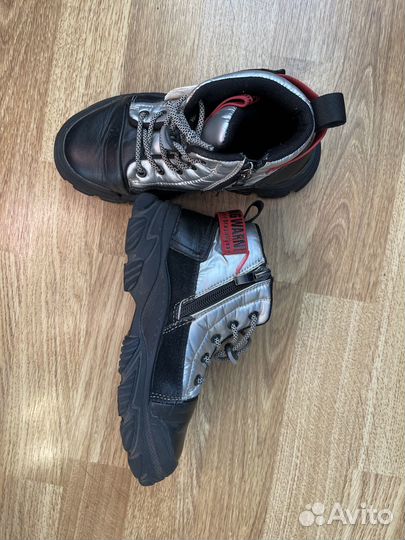 Продам ботинки