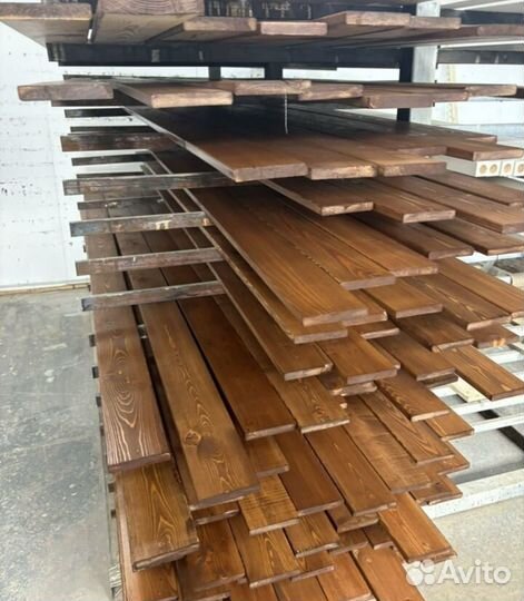 Фасадная доска окрашенная из Лиственницы