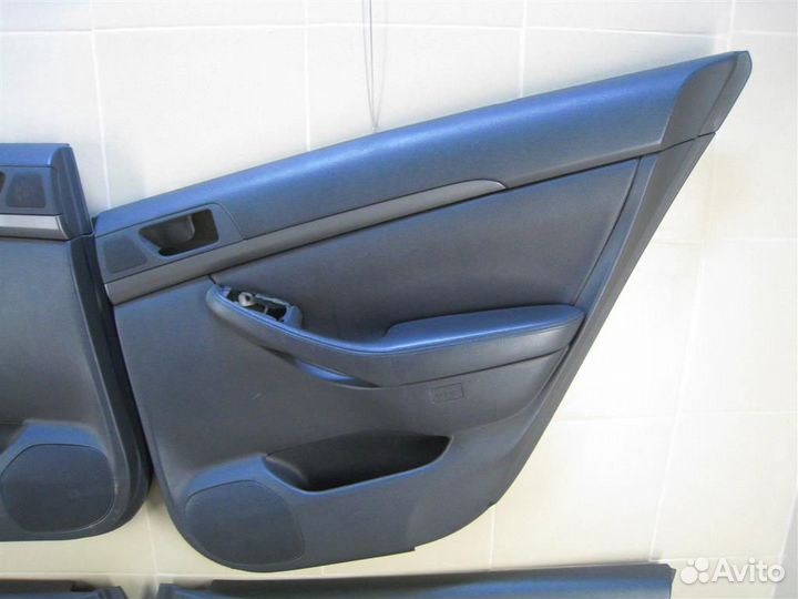 Обшивки дверей комплект Toyota Avensis T25 2003