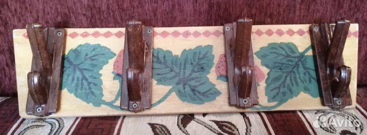 Вешалка настенная для одежды