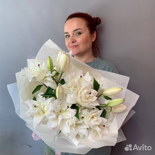 Букет из белой лилии