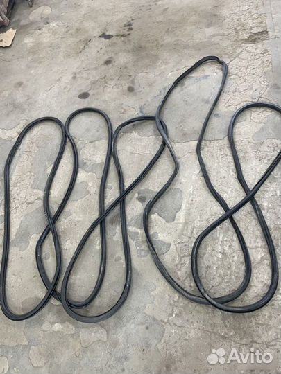 Уплотнитель проема двери Skoda Rapid 2