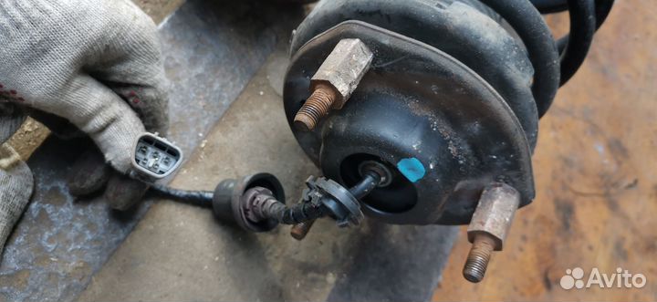 Амортизаторы передние teams Toyota mark ii qualis