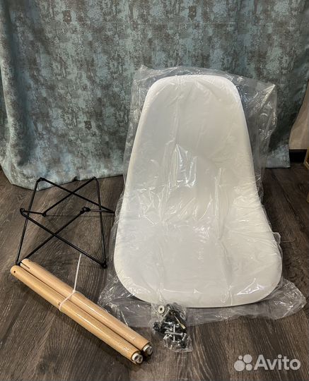 Стул Eames новый