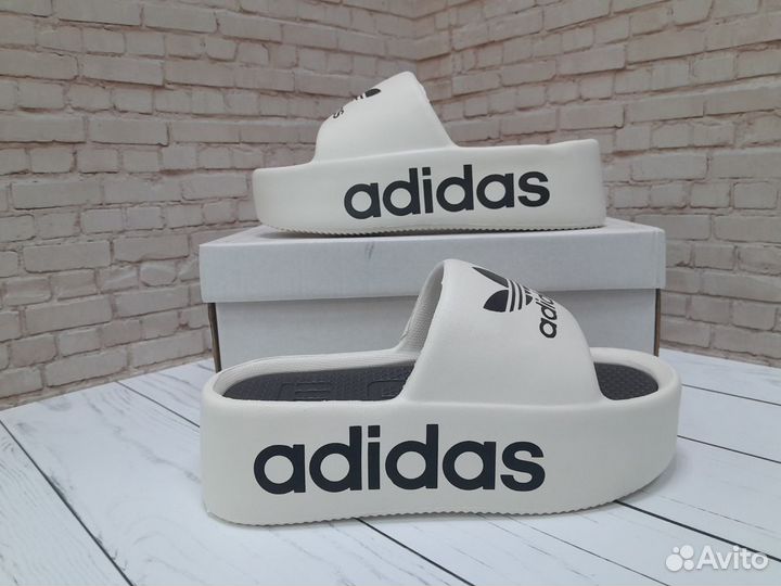 Шлепанцы Adidas женские