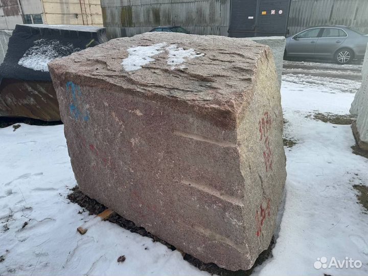 Гранитные блоки