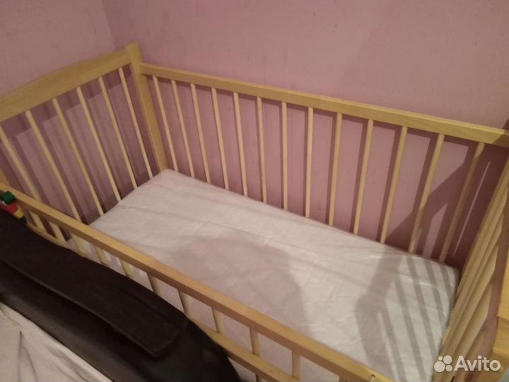 Кровать маятниковая с матрасом