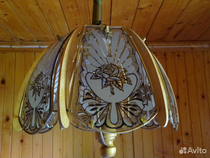 Продается красивая люстра