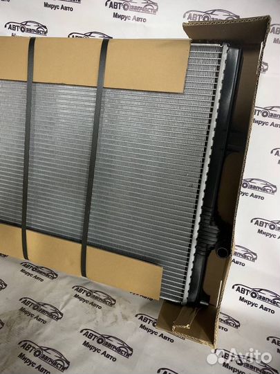 Радиатор охлаждения BMW 17118741830