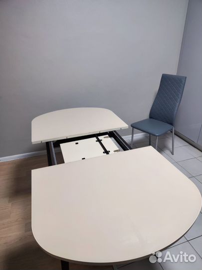 Кухонный стол и стулья