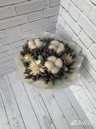 Букет из лаванды и сухоцветов