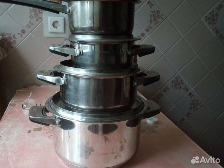 Набор кастрюль