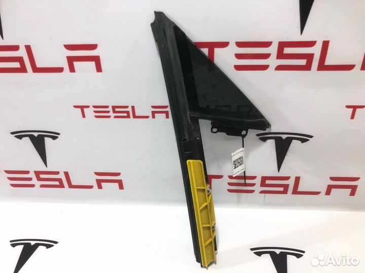 Форточка двери передней правой Tesla Model S