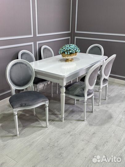 Стол со стульями