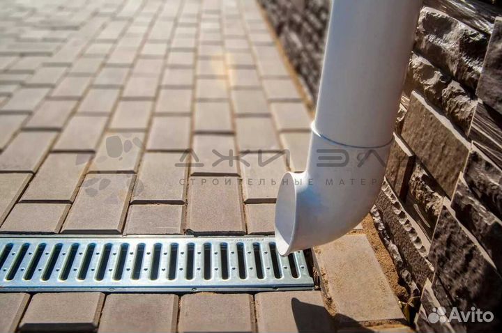 Желоб водосточной трубы