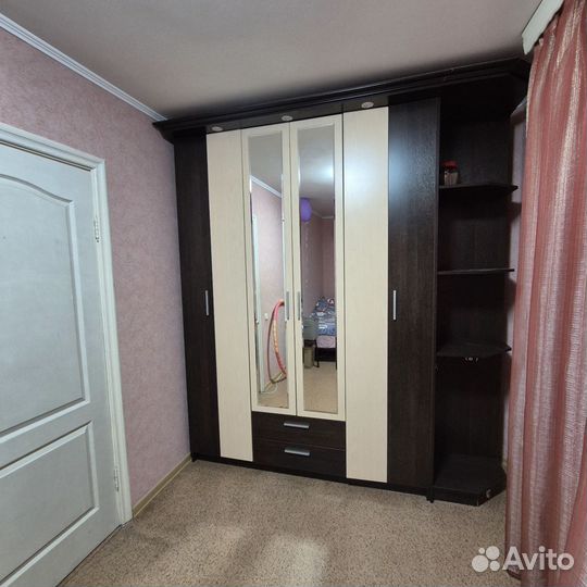 Шкаф распашной с зеркалом