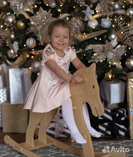 Нарядное розовое платье для девочки 3-4 года