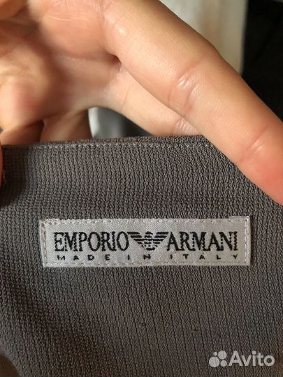 Изящное платье от бренда Emporio Armani