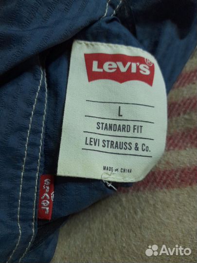 Куртка Levi's новая