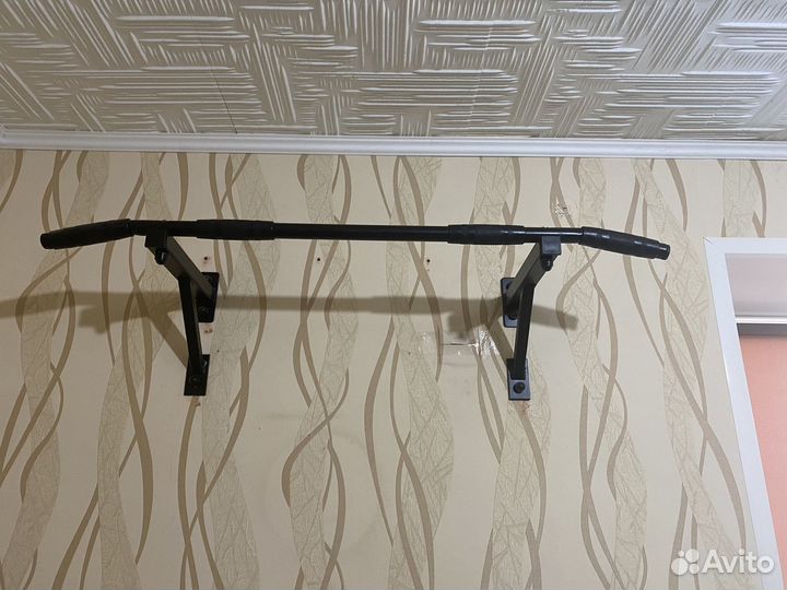 Турник настенный