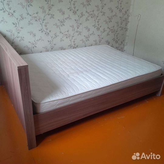 Кровать двухспальная с матрасом бу 140 200