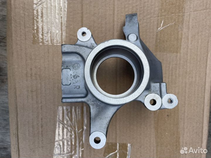 Поворотный кулак Suzuki