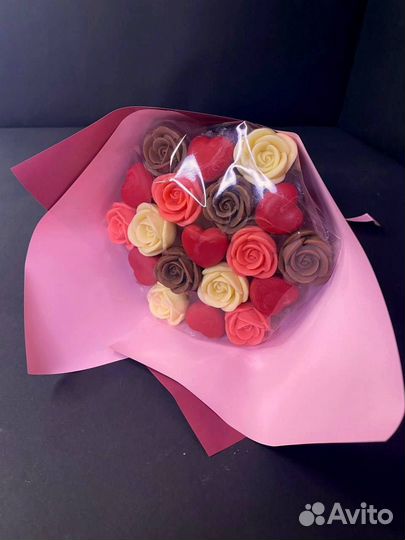 Шоколадные Розы и Сердца - 19 шт в Букете