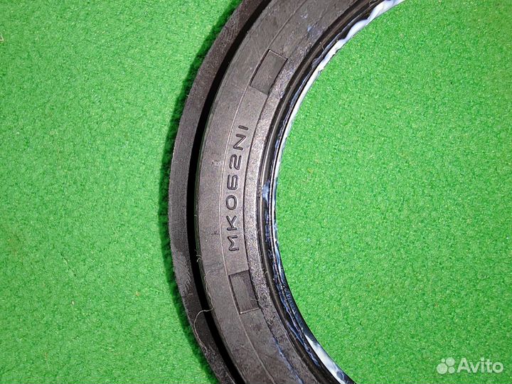 Наружный сальник полуоси toyota cruiser 100 LX 470