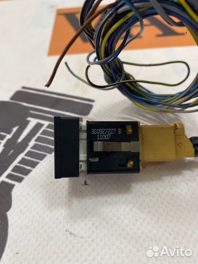 Кнопка стояночного тормоза Vw Passat B6 3.2 2007