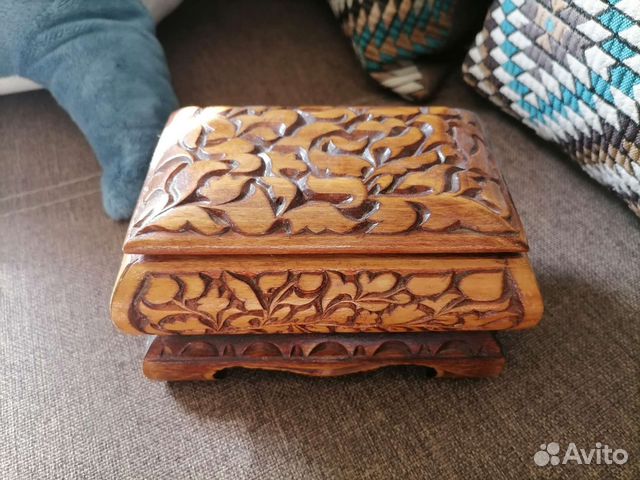 Шкатулка резная деревянная