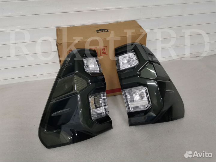 Задние фонари Toyota Hilux c 16 г стиль 2020 г