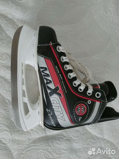 Коньки хоккейные